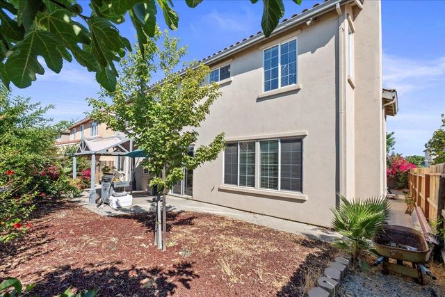 1400 Cliff Swallow Dr, Patterson, CA 95363
