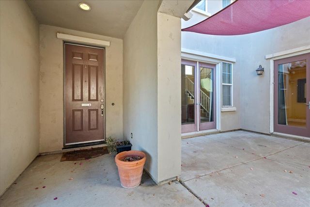 1400 Cliff Swallow Dr, Patterson, CA 95363