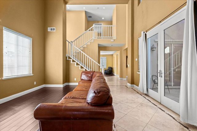 1400 Cliff Swallow Dr, Patterson, CA 95363