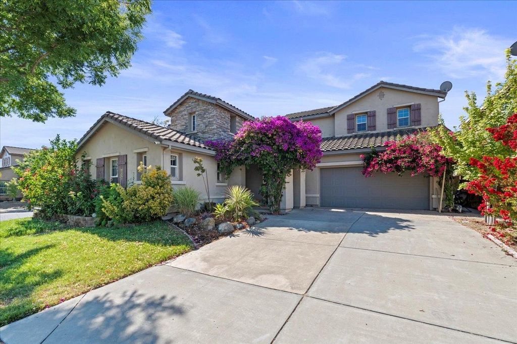 1400 Cliff Swallow Dr, Patterson, CA 95363