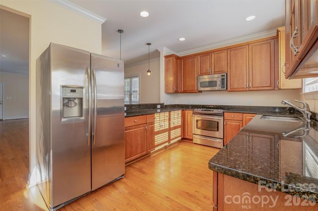 319 Woodvale Place, Charlotte, NC 28208