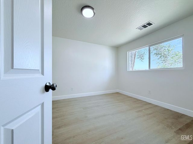 4512 Knoll Drive, Bakersfield, CA 93308