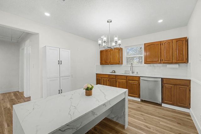 3125 South Dr, Groves, TX 77619