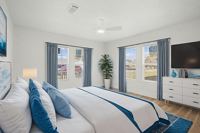 3125 South Dr, Groves, TX 77619