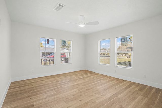 3125 South Dr, Groves, TX 77619