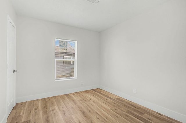 3125 South Dr, Groves, TX 77619