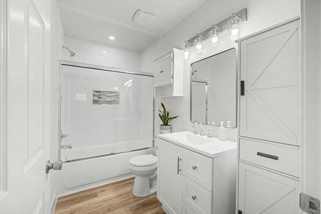 3125 South Dr, Groves, TX 77619