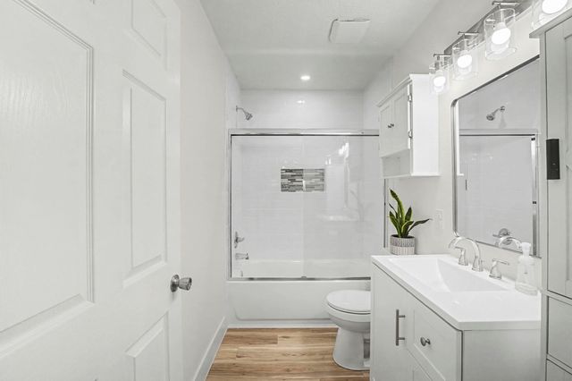 3125 South Dr, Groves, TX 77619