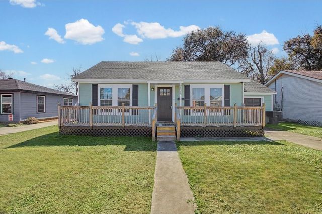 3125 South Dr, Groves, TX 77619