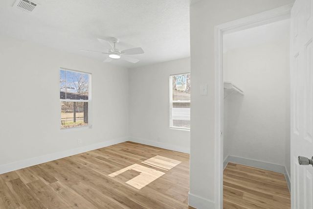 3125 South Dr, Groves, TX 77619