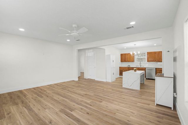 3125 South Dr, Groves, TX 77619