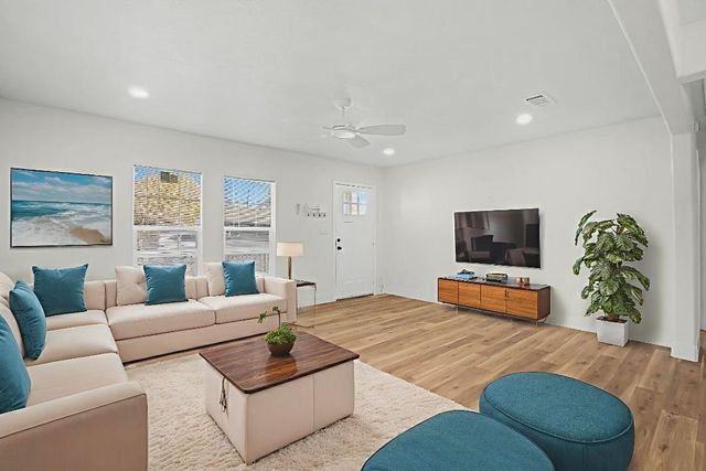 3125 South Dr, Groves, TX 77619