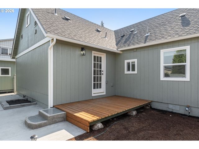 187 37TH St, Springfield, OR 97478