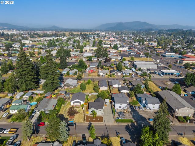 187 37TH St, Springfield, OR 97478