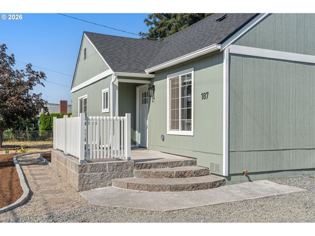 187 37TH St, Springfield, OR 97478