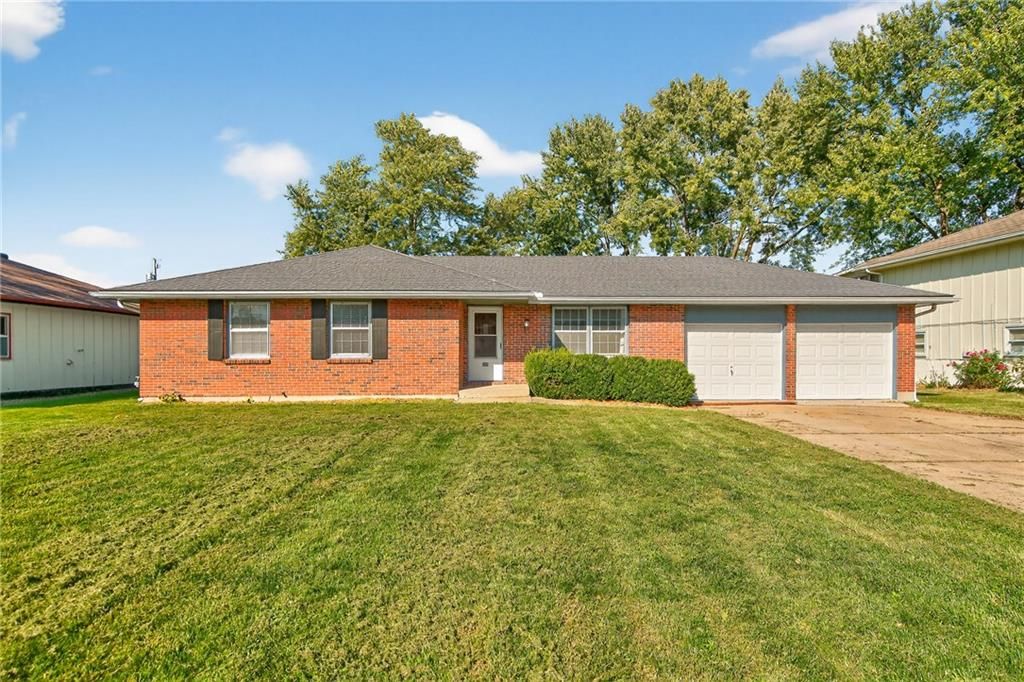 300 E Jefferson Street, Buckner, MO 64016