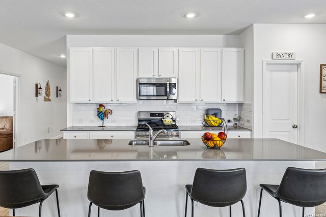 5801 Musquiz Ridge, Seguin, TX 78155