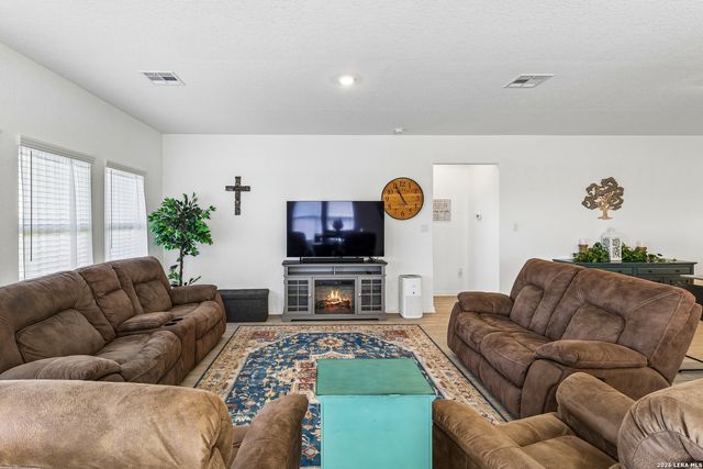 5801 Musquiz Ridge, Seguin, TX 78155