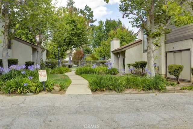 8330 Penfield 11, Winnetka, CA 91306
