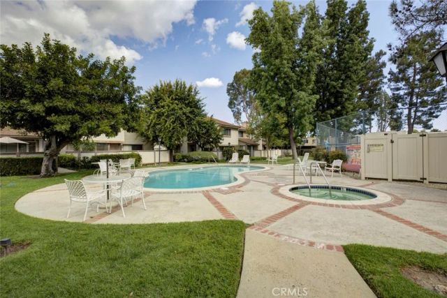 8330 Penfield 11, Winnetka, CA 91306