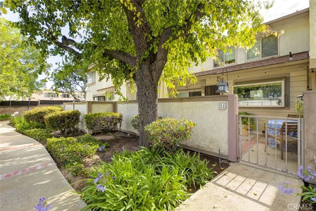 8330 Penfield 11, Winnetka, CA 91306