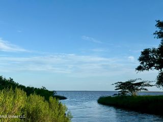 2101 Sandalwood Place, Gautier, MS 39553