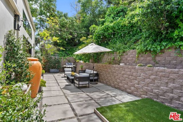 939 N Beverly Glen Boulevard, Los Angeles, CA 90077