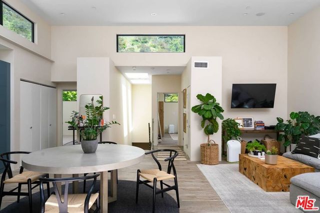 939 N Beverly Glen Boulevard, Los Angeles, CA 90077