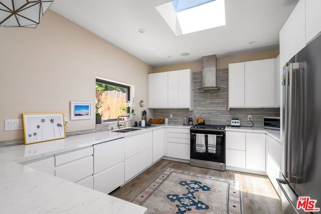 939 N Beverly Glen Boulevard, Los Angeles, CA 90077