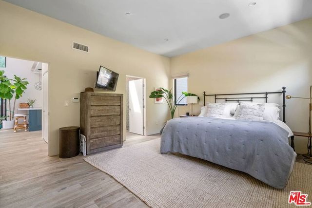 939 N Beverly Glen Boulevard, Los Angeles, CA 90077