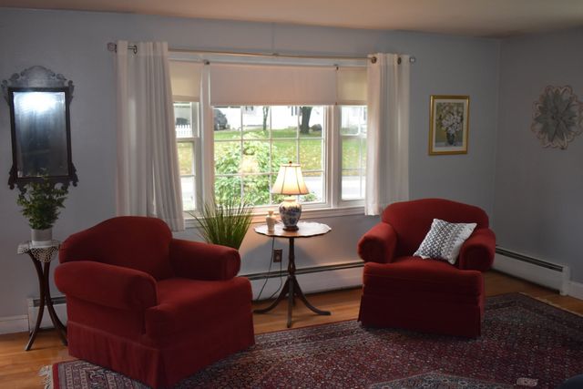 107 Gardner St, Groveland, MA 01834