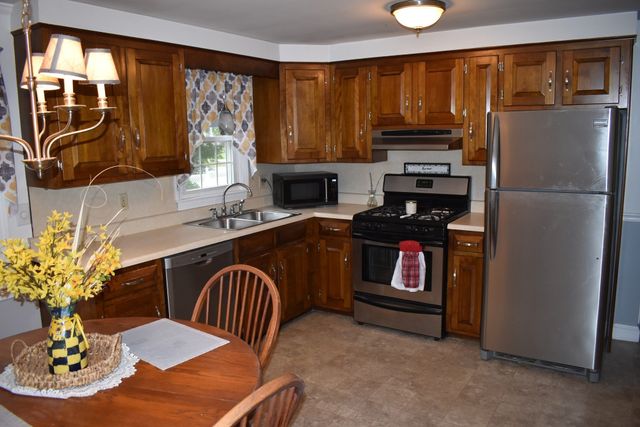 107 Gardner St, Groveland, MA 01834