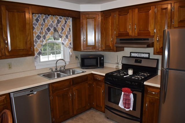 107 Gardner St, Groveland, MA 01834