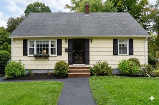 107 Gardner St, Groveland, MA 01834