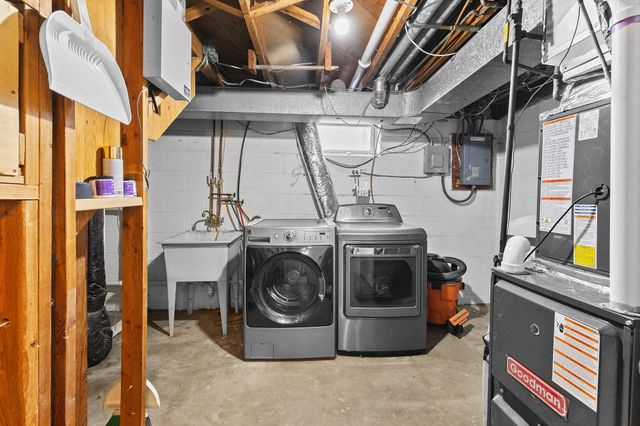 305 Greystone Avenue N, Oakdale, MN 55128