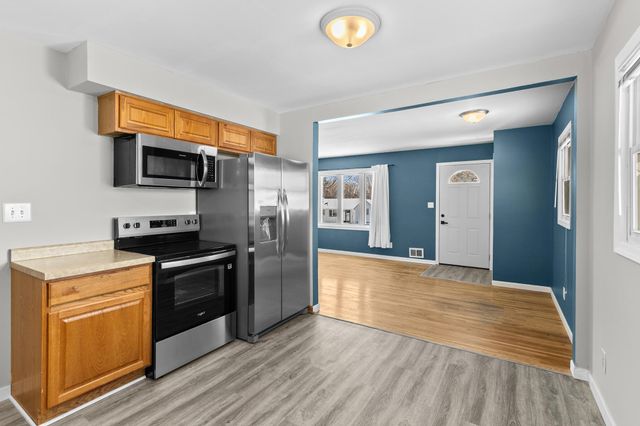 305 Greystone Avenue N, Oakdale, MN 55128