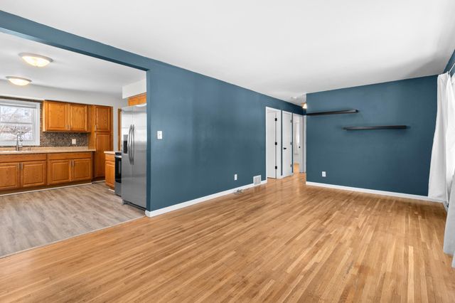 305 Greystone Avenue N, Oakdale, MN 55128