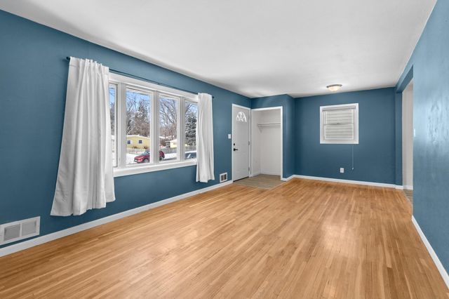 305 Greystone Avenue N, Oakdale, MN 55128