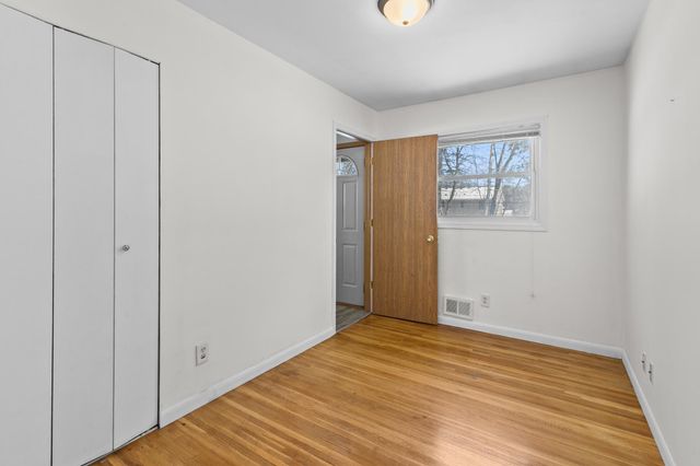 305 Greystone Avenue N, Oakdale, MN 55128