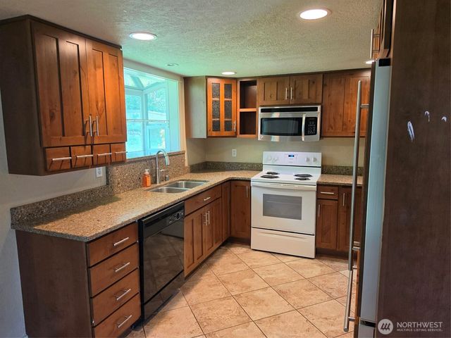 3790 SE Aiken Road, Port Orchard, WA 98366