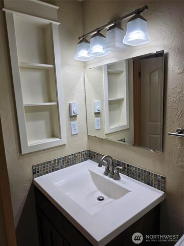 3790 SE Aiken Road, Port Orchard, WA 98366