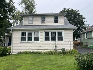 304 E Oak Street, Villa Park, IL 60181