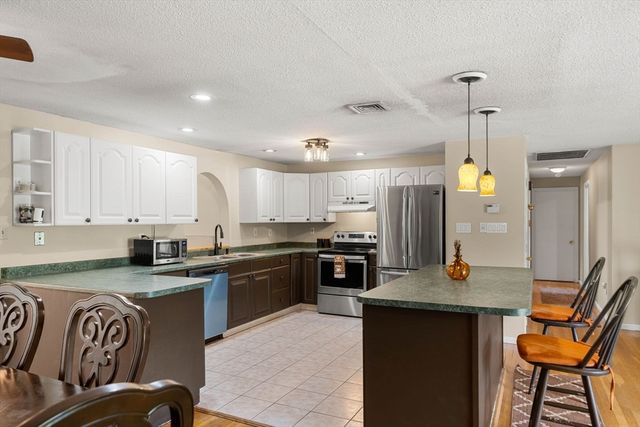 240 Hampstead St, Methuen, MA 01844