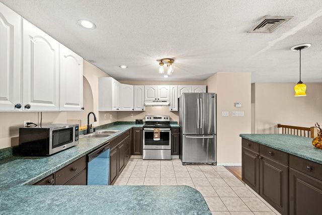 240 Hampstead St, Methuen, MA 01844