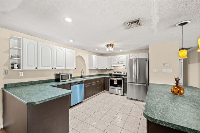 240 Hampstead St, Methuen, MA 01844