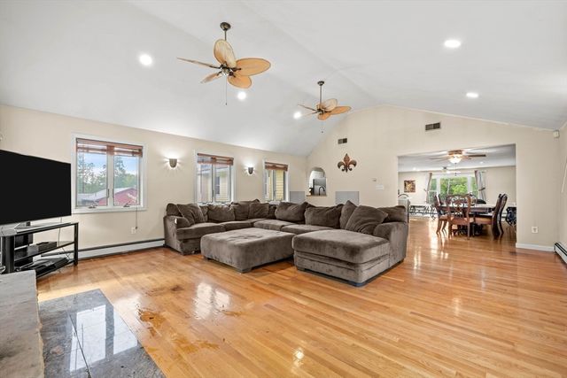 240 Hampstead St, Methuen, MA 01844