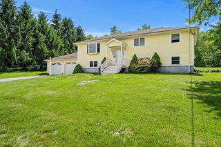 240 Hampstead St, Methuen, MA 01844