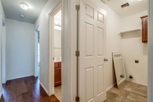 1029 Switzerland Avenue, Yukon, OK 73099