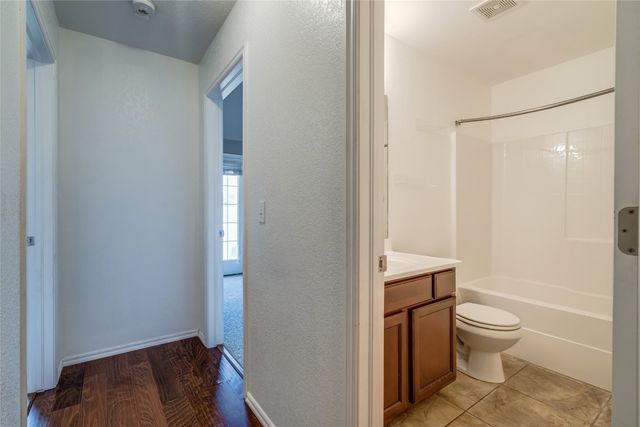 1029 Switzerland Avenue, Yukon, OK 73099