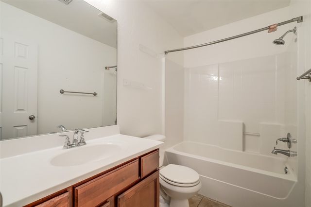 1029 Switzerland Avenue, Yukon, OK 73099